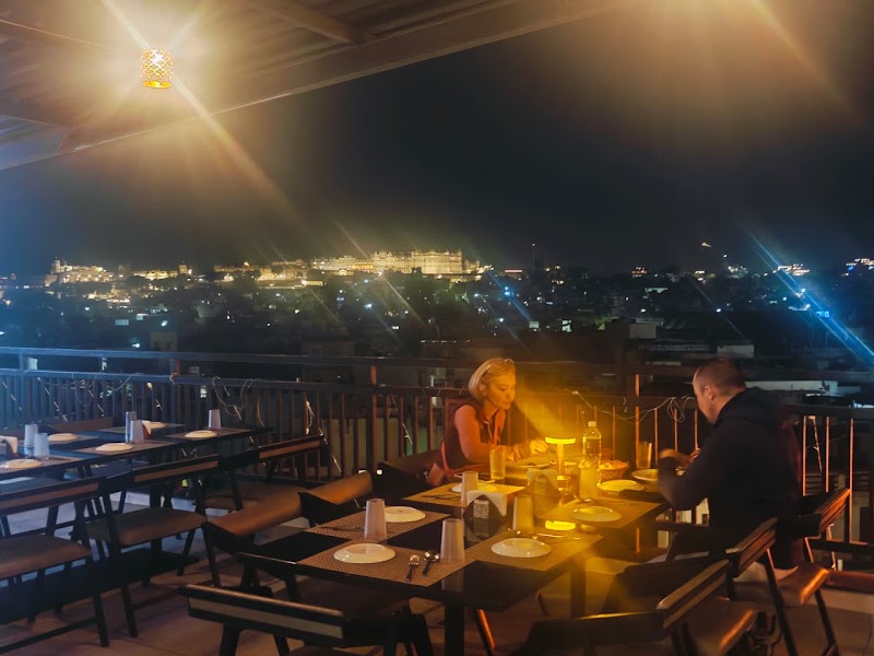 TMV Rooftop Restaurant Pure Veg - TMV Rooftop Restaurant Pure Veg The Mangal View Residency, Sharma Colony, 12, Rajasthan Mahila Vidyalaya Rd, Old City, Brahmpuri, Udaipur, Rajasthan 313001, India