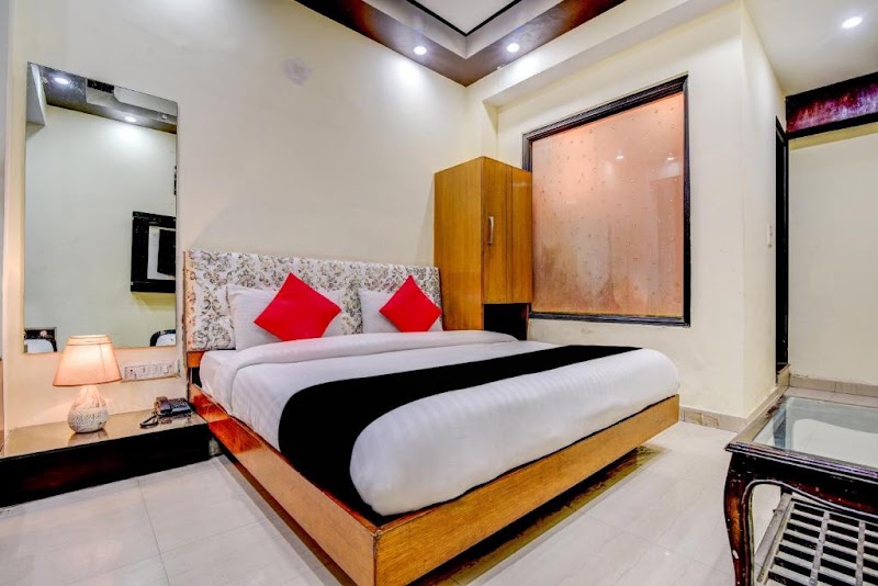 Staybook Hotel Aira New Delhi - Staybook Hotel Aira New Delhi F/F, 1/5, Desh Bandhu Gupta Rd, opposite police station, Motia Khan, Paharganj, New Delhi, Delhi 110055, India
