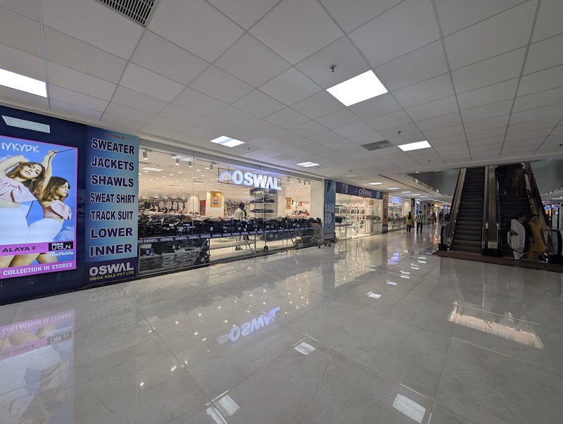 Max - Max Lower GF, Phase 1, Spectrum Mall, Metro Station, Sector 75 Rd, Nr, Sector 50, Noida, Uttar Pradesh 201316, India