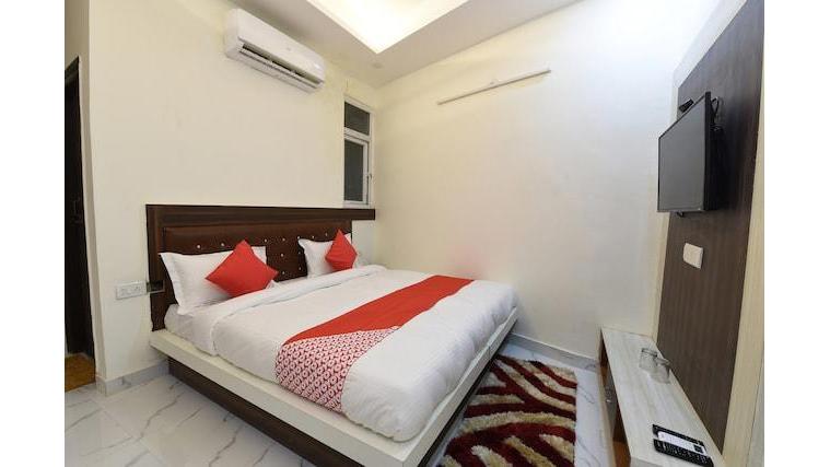 Hotel O by OYO The Signature Hotel Near Iskcon Temple Noida