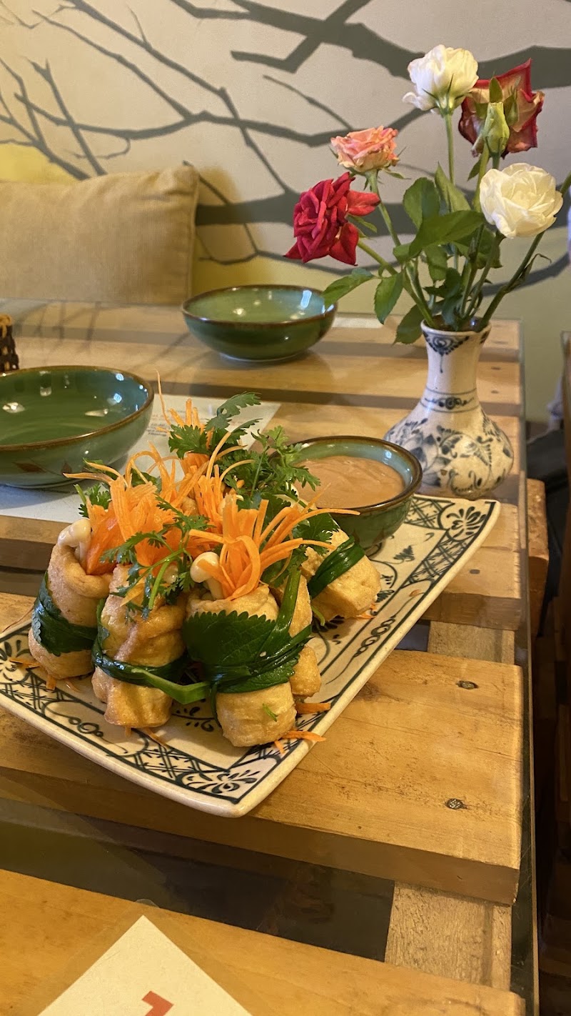 Om Hanoi: Yoga & Cafe - Om Hanoi: Yoga & Cafe 62 Lý Thường Kiệt, Cửa Nam, Hà Nội, Vietnam