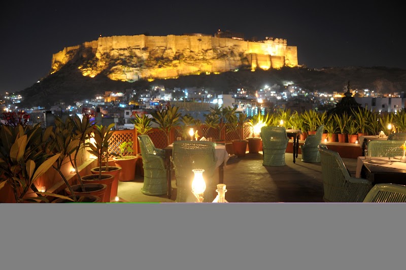 Haveli Inn Pal - Haveli Inn Pal, Girdikot, opp. Gulab Sagar, Pal Haveli, Ghantaghar, Gulab Sagar, Jodhpur, Rajasthan 342001, India