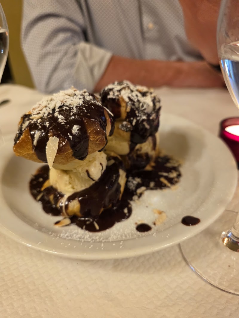 Le Petit Châtelet - Le Petit Châtelet 39 Rue de la Bûcherie, 75005 Paris, France