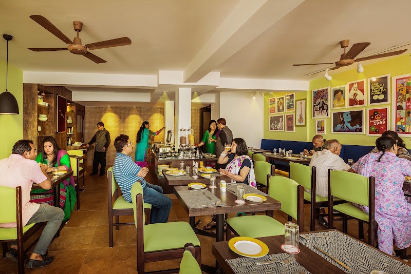 Honeymoon Inn - Honeymoon Inn Mall Rd, The Mall Road, Mussoorie, Uttarakhand 248179, India