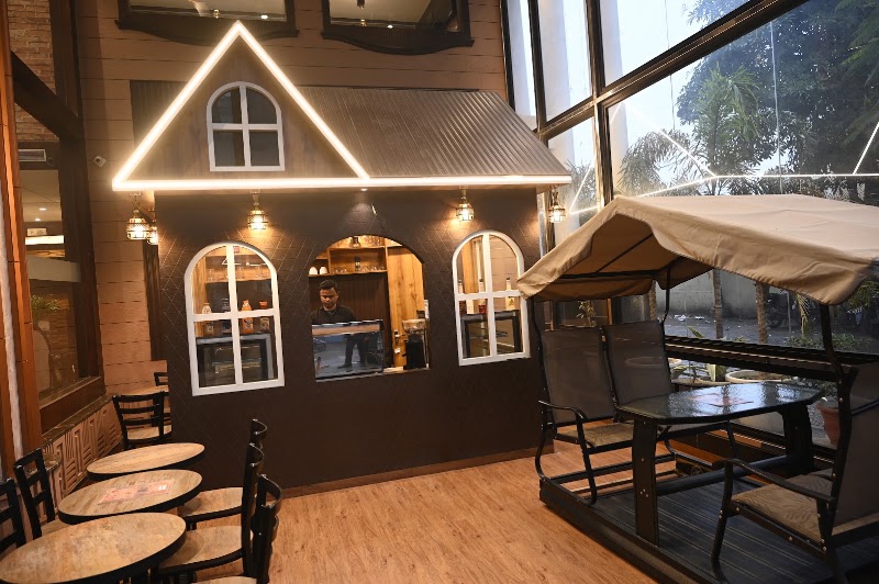 Hotel Square Inn - Hotel Square Inn 8XQH+6F6 Budh Vihar Colony, The Mall Rd, near Madin Hotel, Varanasi cantonment, Varanasi, Uttar Pradesh 221002, India