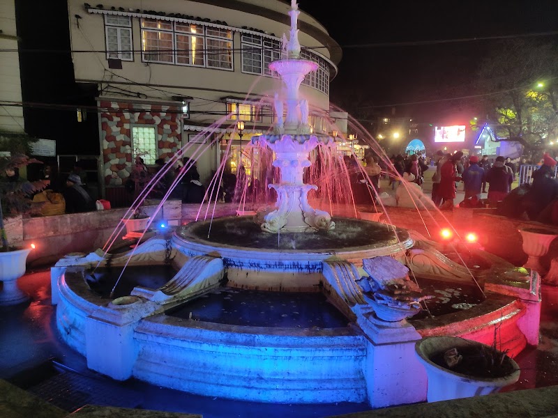 Darjeeling Mall - Darjeeling Mall 27V9+W3X, Chauk Bazaar, Darjeeling, West Bengal 734101, India