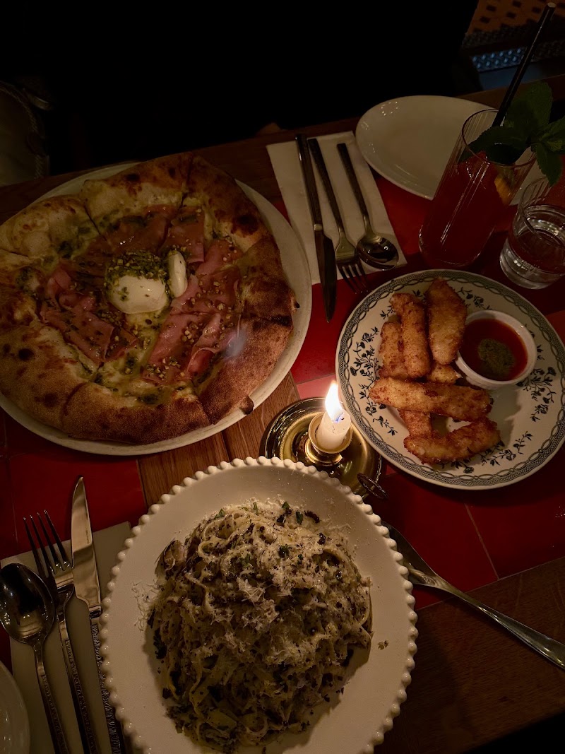 Fragola Marais - Trattoria Italienne & Brunch - Fragola Marais - Trattoria Italienne & Brunch 7 Rue Rambuteau, 75004 Paris, France