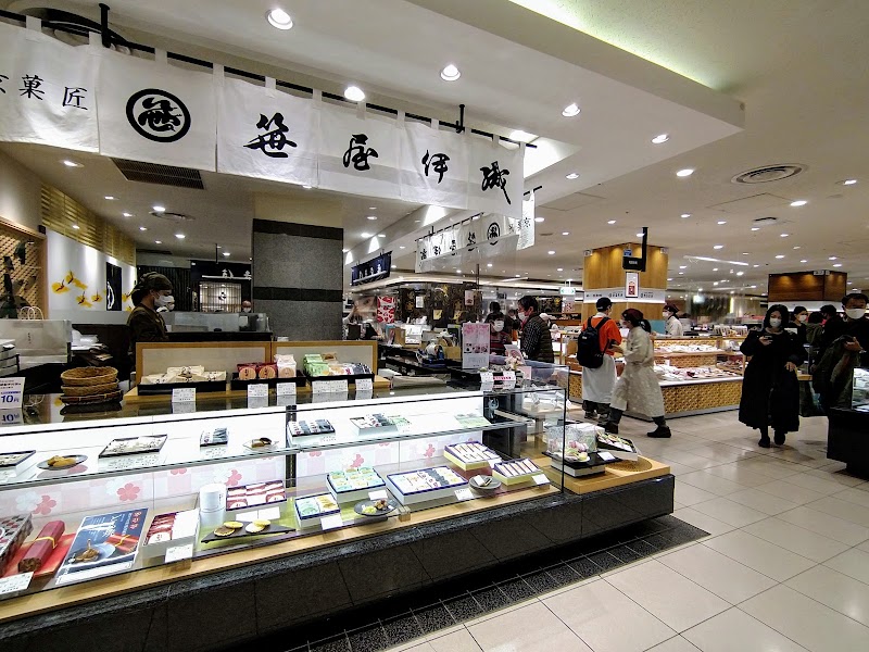 JR Kyoto Isetan - JR Kyoto Isetan, 烏丸通塩小路下ル Higashishiokojicho, Shimogyo Ward, Kyoto, 600-8555, Japan