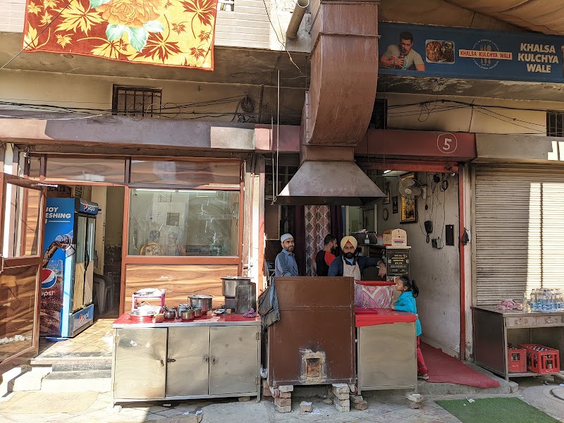 Khalsa Kulche Wale - Khalsa Kulche Wale Gurdwara Shaheed Baba Deep Singh ji. I/S RAMGHARIYA GATE TX, near MARKET GURU SANGAT STORE. I/S RAMGHARIYA GATE, Chowk Chabutra, Nimak Mandi, Amritsar, Amritsar Cantt., Punjab 143006, India
