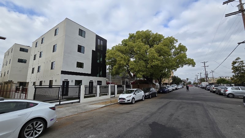 Stylish & Cozy Retreat Near USC & Downtown LA