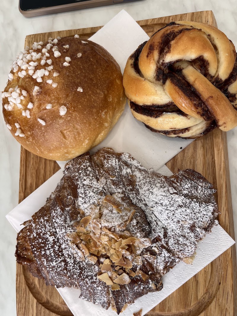 Leonie Bakery - Leonie Bakery 2 Rue Clément, 75006 Paris, France