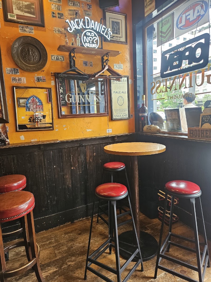 Man in the Moon - Kyoto Station Pub - Man in the Moon - Kyoto Station Pub, Japan, 〒600-8215 Kyoto, Shimogyo Ward, Higashishiokōji Kamadonochō, ３１−１ 近鉄名店街みやこみち近鉄京都駅高架下