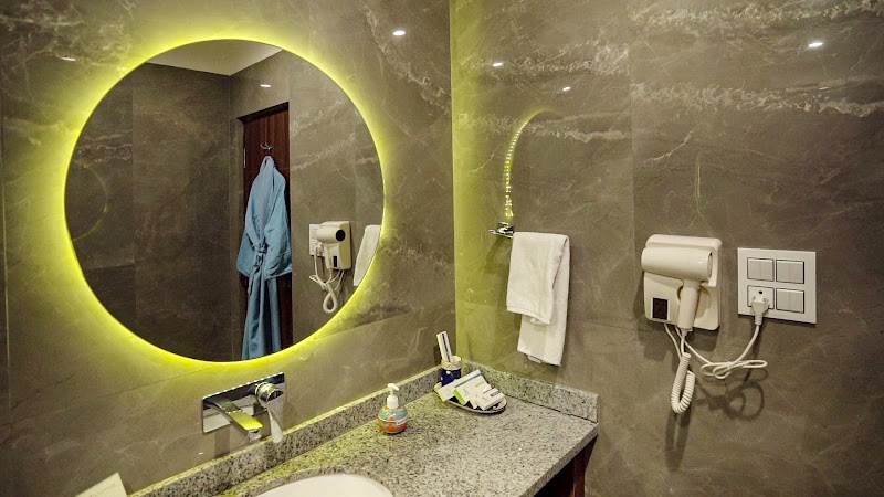 HOLYWATER Hotel by Ganga Kinare - HOLYWATER Hotel by Ganga Kinare Virbhadra Rd, near AIIMS, Avas Vikas Colony, Rishikesh, Veerbhadra, Uttarakhand 249201, India