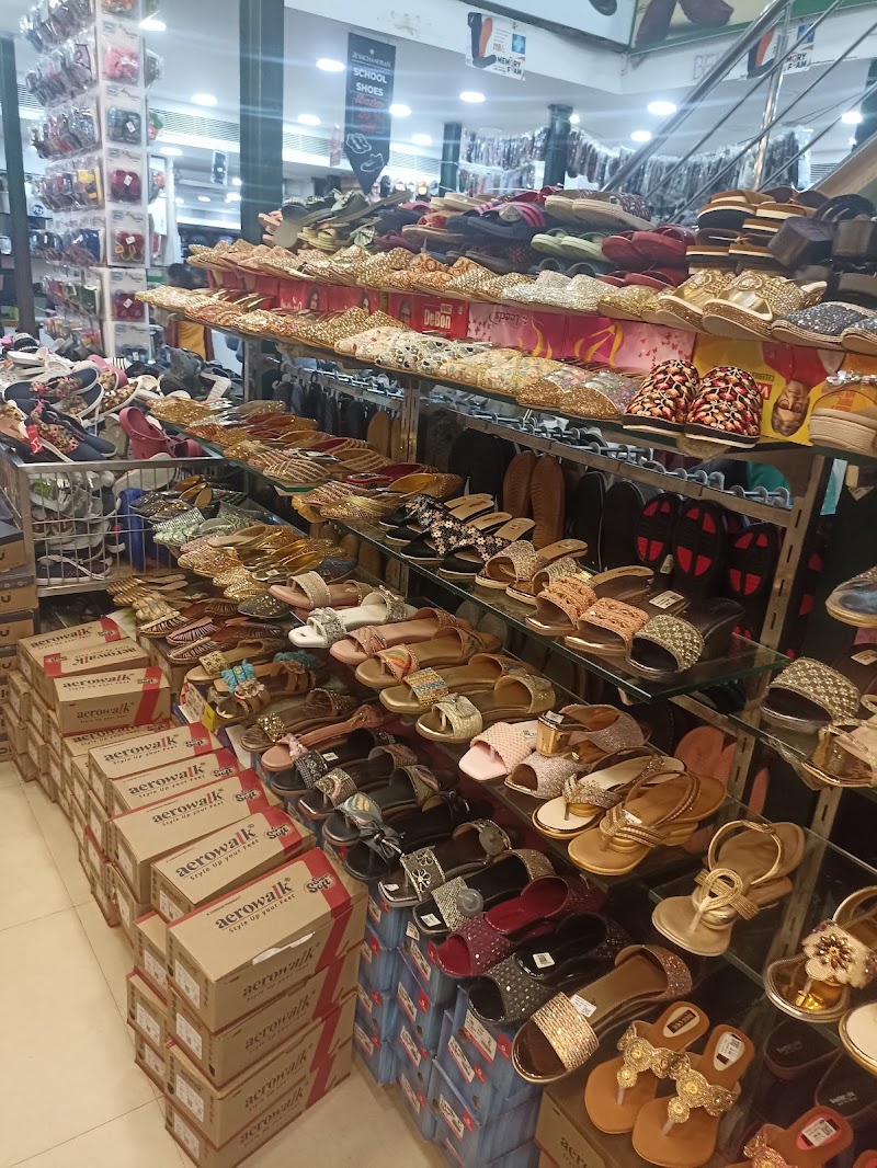 Shopping Street - Shopping Street 25, Ranganathan St, Near Mambalam, Railway Station, Postal Colony, T. Nagar, Chennai, Tamil Nadu 600017, India