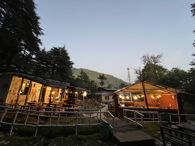 Himtrek Stays Mcleodganj - Himtrek Stays Mcleodganj Dharamkot Rd, McLeod Ganj, Dharamshala, Himachal Pradesh 176215, India
