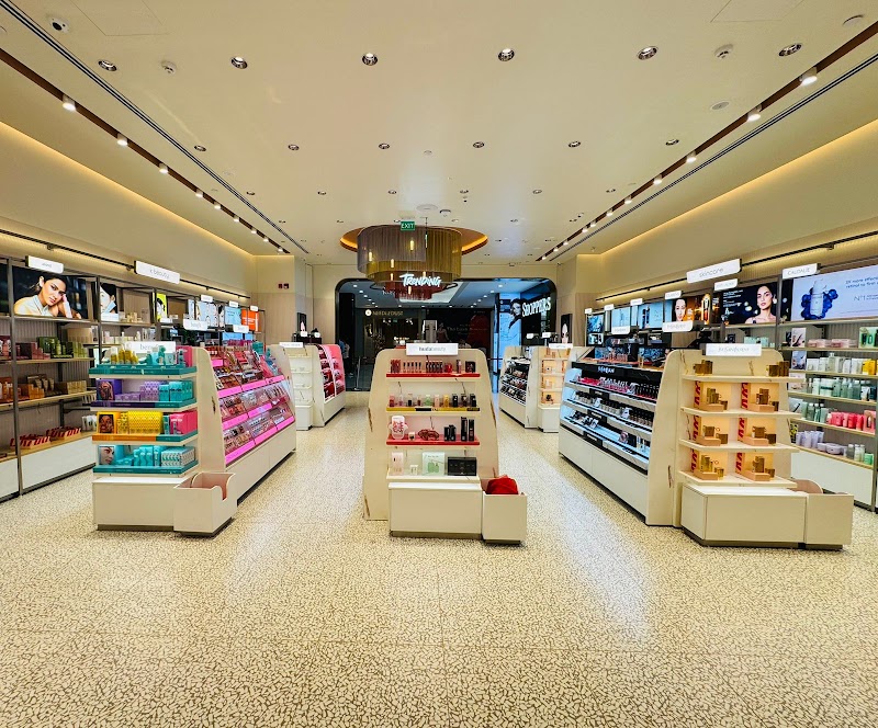 Tira, Nexus Elante Mall, Chandigarh - Tira, Nexus Elante Mall, Chandigarh, Ground floor Plot no 178 178A, Nexus Elante mall Unit 3, Industrial Area Phase I, Chandigarh, 160002, India