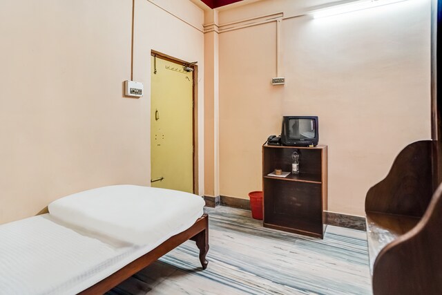 SPOT ON Lodge Bikash Bhawan - SPOT ON Lodge Bikash Bhawan Ward 35, Netaji Subhas Chandra Bose Rd, near Central Bank of, Bhaktinagar, Dabgram, Siliguri, West Bengal 734007, India