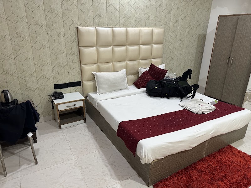 Hotel The Tark - Hotel The Tark A 203 road no 4 lane, Street Number 7, near igi Airport, Block B, Mahipalpur Village, Mahipalpur, New Delhi, Delhi 110037, India