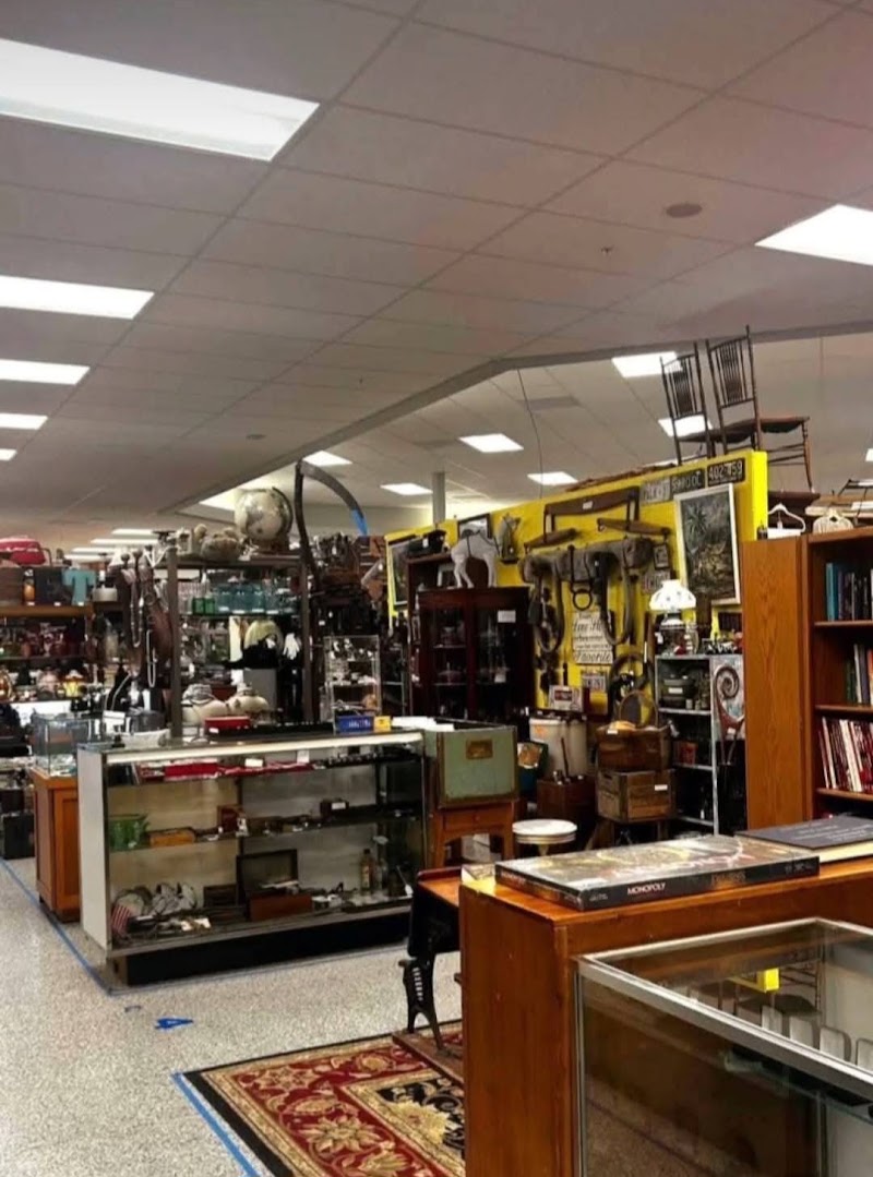 Indian River Antique Mall - Indian River Antique Mall, 2730 W New Haven Ave, Melbourne Village, FL 32904, USA