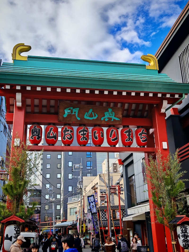 Kaminarimon Gate - Kaminarimon Gate 2-chōme-3-1 Asakusa, Taito City, Tokyo 111-0032, Japan