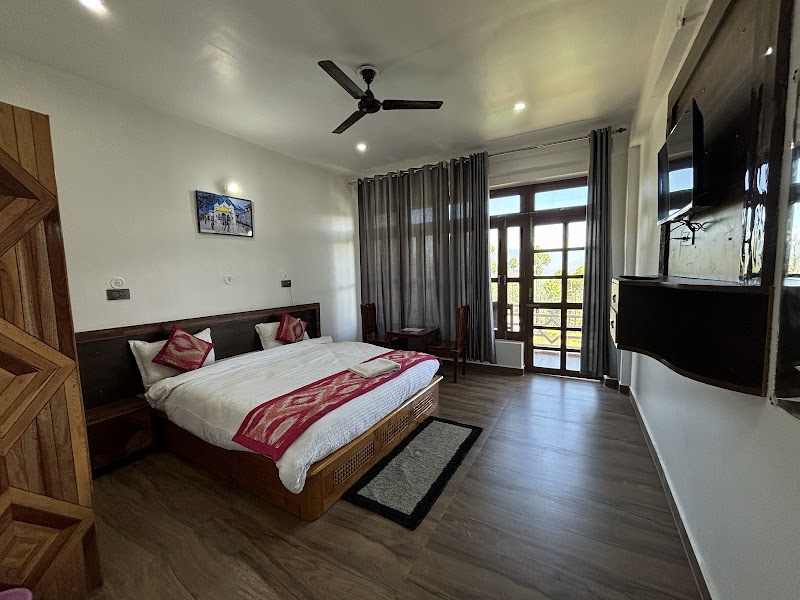 Lap of himalayas resort kausani - Lap of himalayas resort kausani, Kausani, Dyorana, Uttarakhand 263639, India