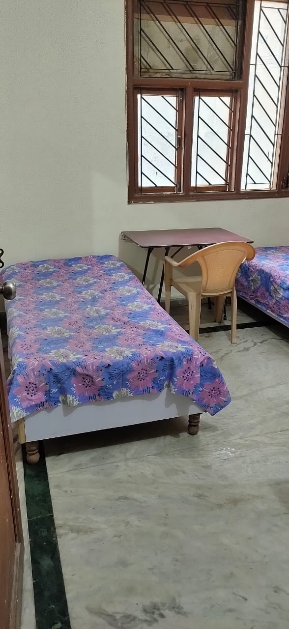 Aashirwad pg Home - Aashirwad pg Home near Made Easy, Lane No 4, Plot No 11, IGNOU Rd, Saidulajab, Paryavaran Complex, Saket, Delhi, New Delhi, Delhi 110030, India