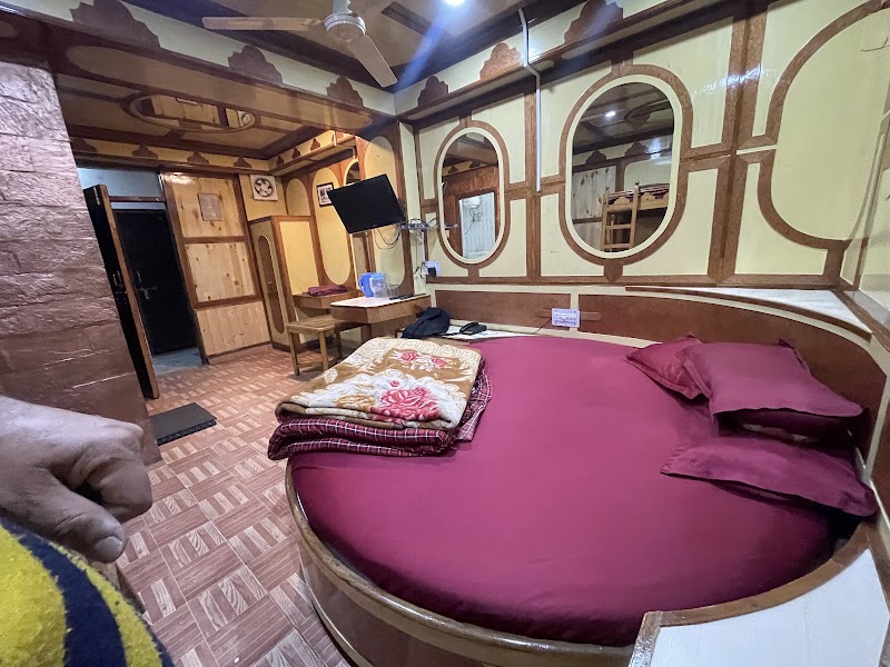 Hotel Gulmarg - Hotel Gulmarg Gulmarg Rd, Shilli, Shimla, Himachal Pradesh 171001, India