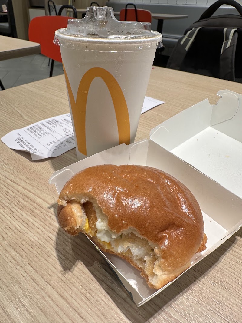 McDonald's at Studio City - McDonald's at Studio City Shop 2088, Macau Gourmet Walk, Studio City, Estr. do Istmo, Macao