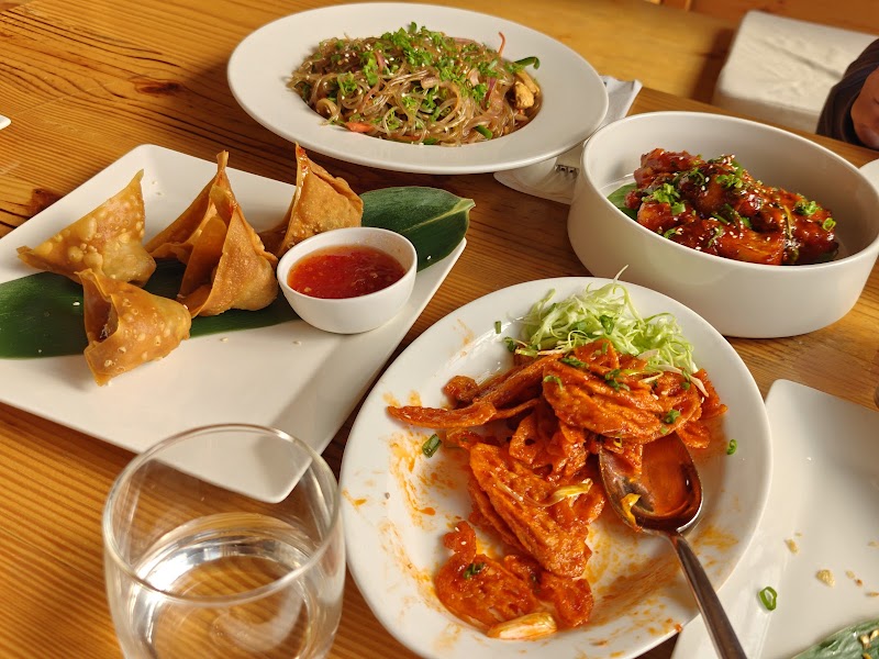 ｓｏｓｏｒｕ - 唆る (Pan Asian Restaurant & Bar) - ｓｏｓｏｒｕ - 唆る (Pan Asian Restaurant & Bar) 140/174/281, Rajpur Rd, Kishanpur, Dehradun, Uttarakhand 248009, India