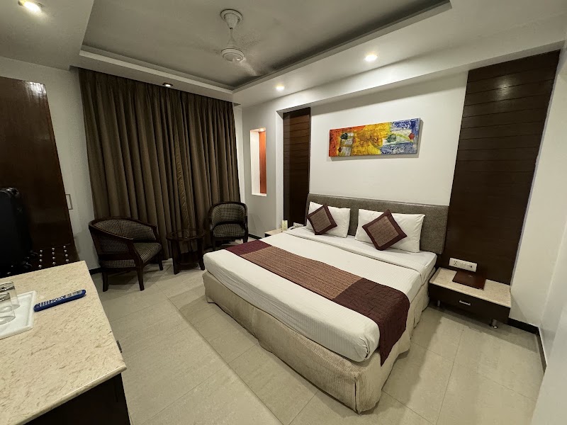 Le ROI Delhi Hotel, Paharganj - Le ROI Delhi Hotel, Paharganj Railway Station, No.2206, Rajguru Marg, near New Delhi, Bazar Sangatrashan, Chuna Mandi, Paharganj, New Delhi, Delhi 110055, India