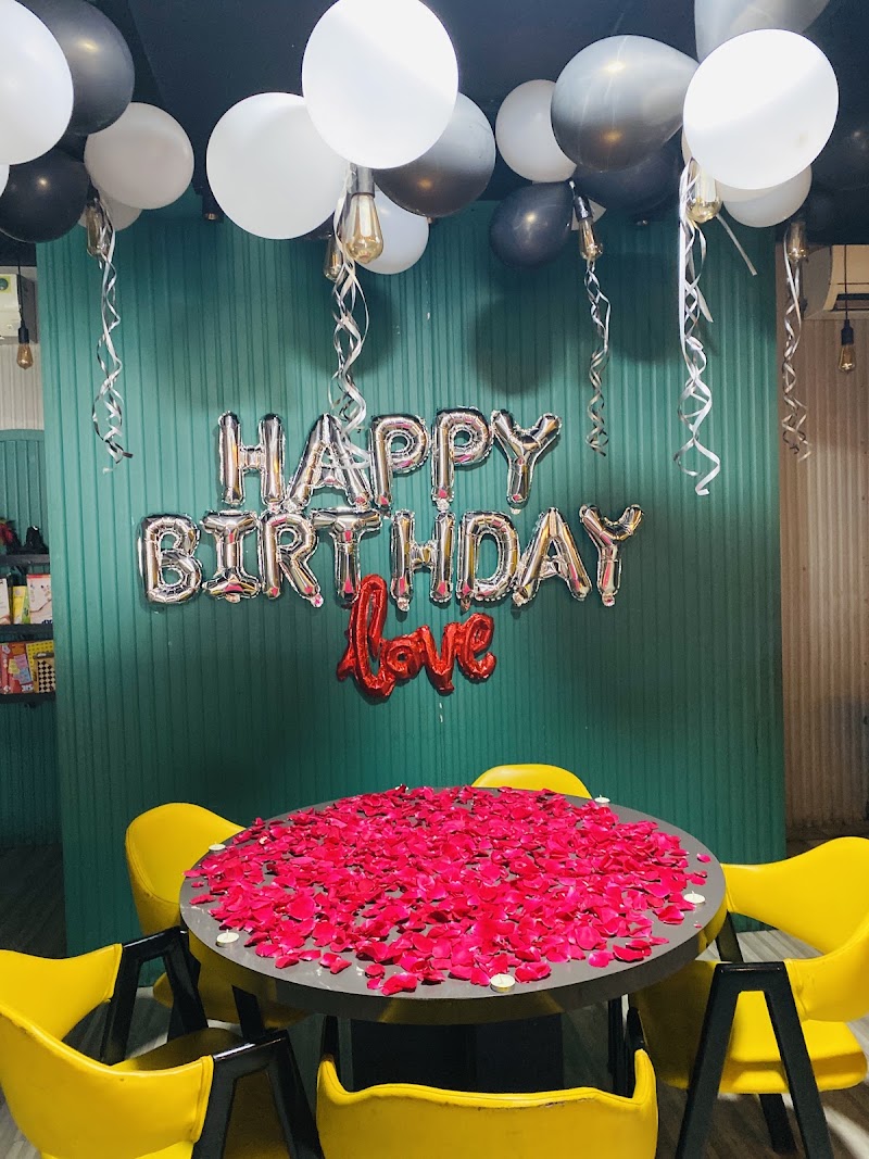 Smile 'n' Bite Restaurant - Smile 'n' Bite Restaurant, Second Floor 224& 225, Sonorous the business gateway, Silvasa Rd, opp. circuit house, Laddak, Vapi East, Imran Nagar, koparli, Vapi, Gujarat 396191, India