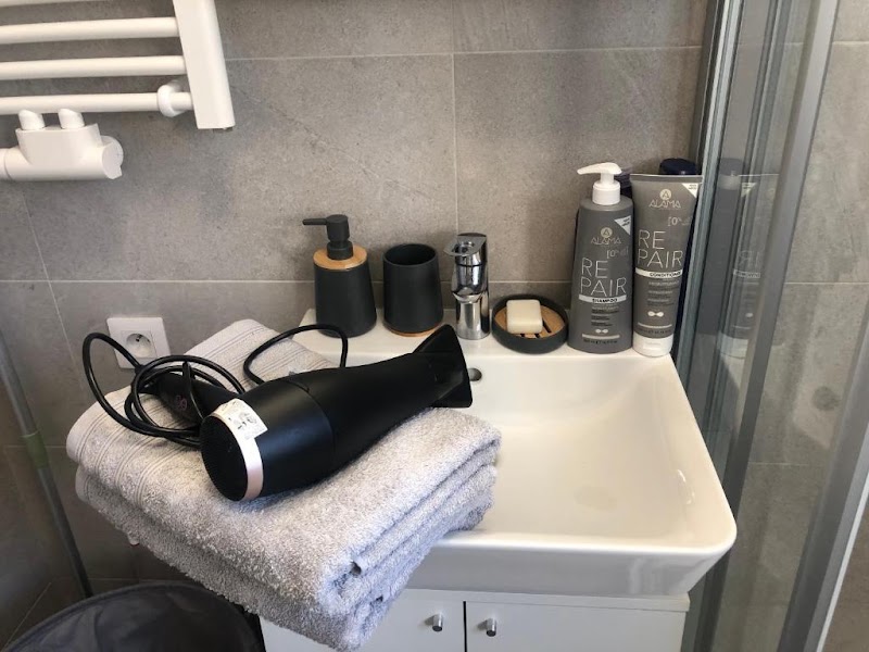 Cozy Apartment Hotel Prague Airport, ONLY 5 min DRIVE from airport - Cozy Apartment Hotel Prague Airport, ONLY 5 min DRIVE from airport, V Kněžívce, 252 67 Tuchoměřice, Czechia