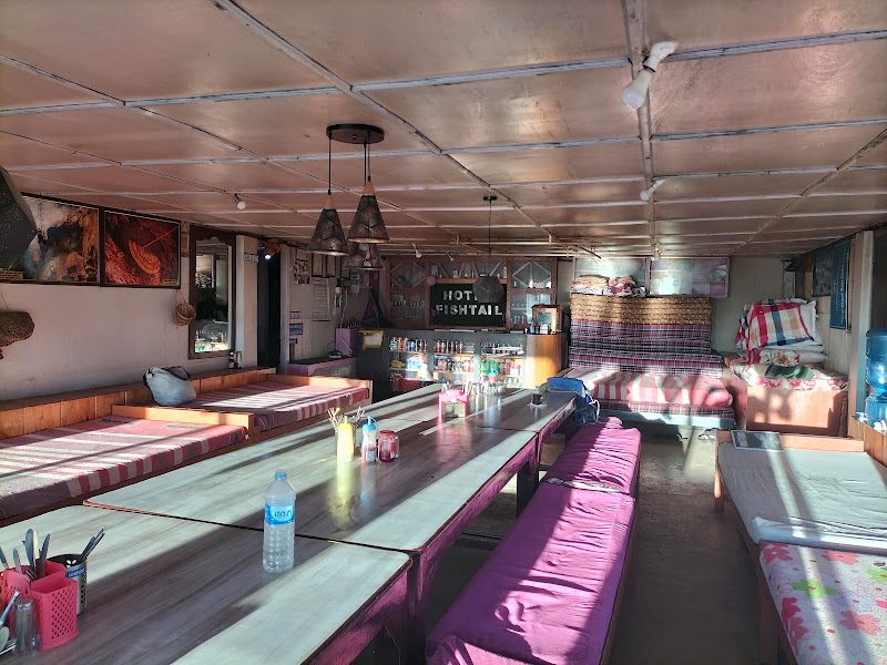 Hotel Fishtail - Hotel Fishtail, CVM8+4RH, Lwang Ghalel 33700, Nepal