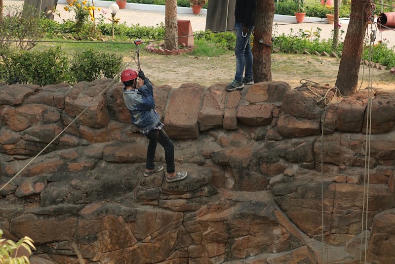 Indian Mountaineering Foundation - Indian Mountaineering Foundation H5J6+WWJ, 6, Benito Juarez Marg, South Campus, South Moti Bagh, New Delhi, Delhi 110021, India