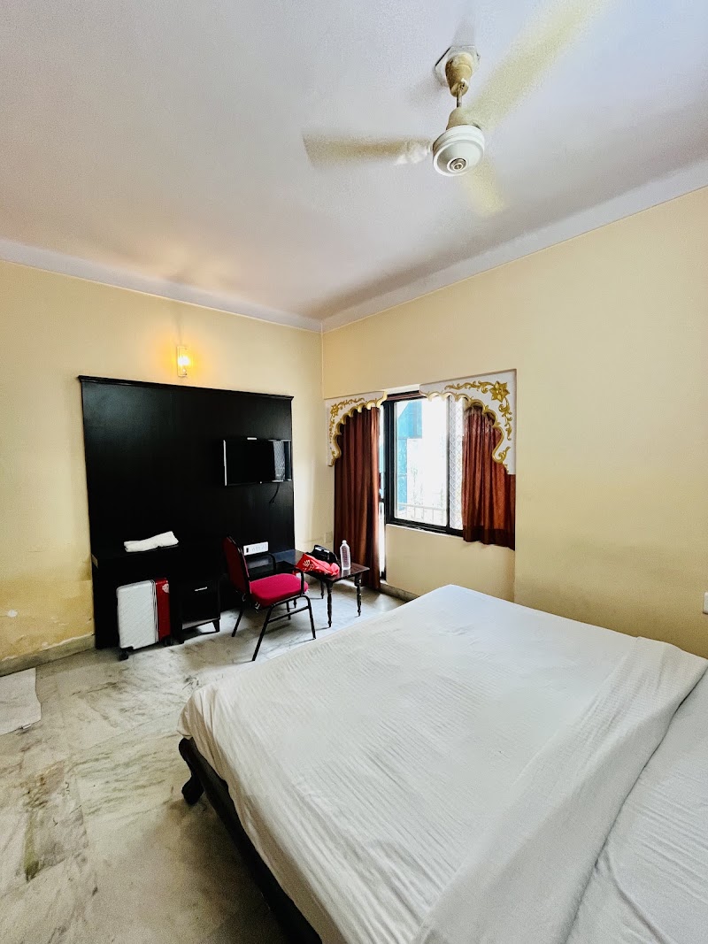 Hotel Kalika Palace - Hotel Kalika Palace Ambav Garh, F-18, near Fateh Sagar Lake, opp. Hotel Hilltop, Ambamata, Udaipur, Rajasthan 313001, India