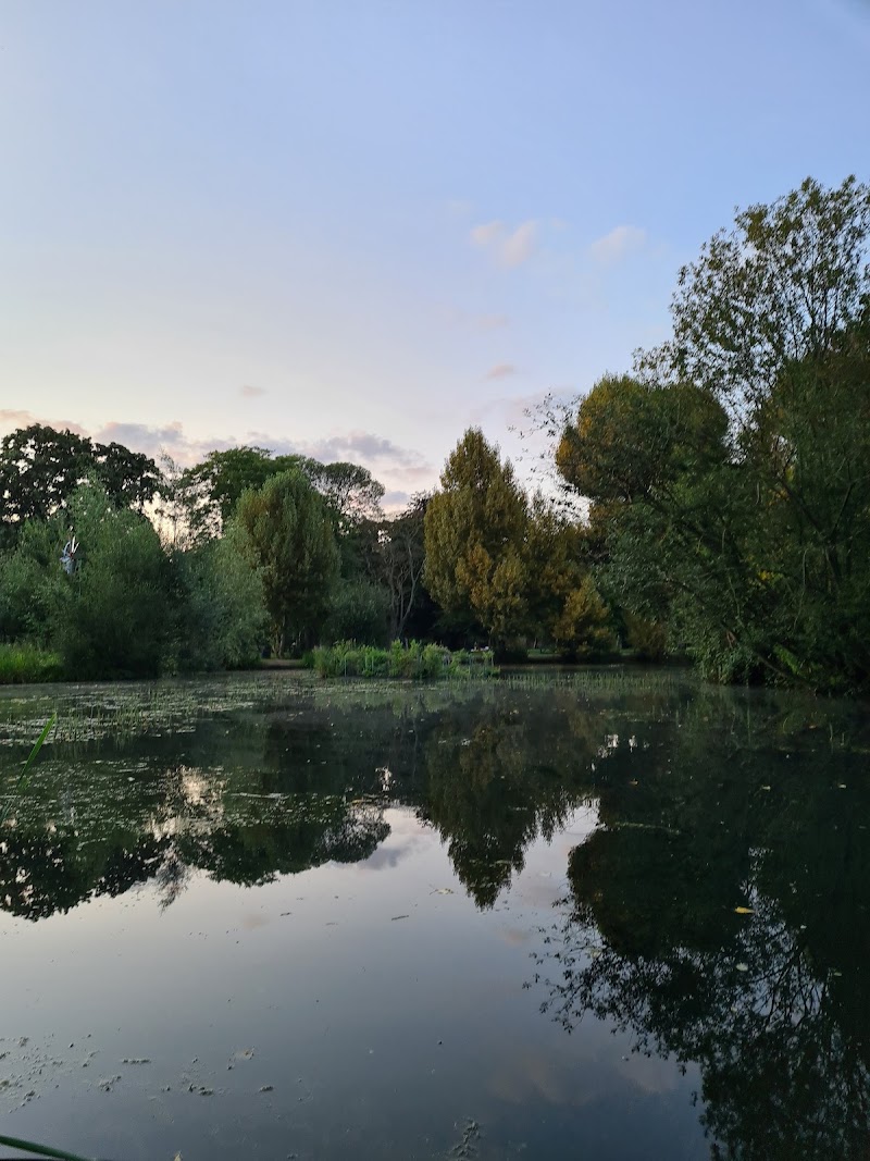 Victoria Park Old English Garden - Victoria Park Old English Garden, Grove Rd., Bow, London E3 5TB, UK