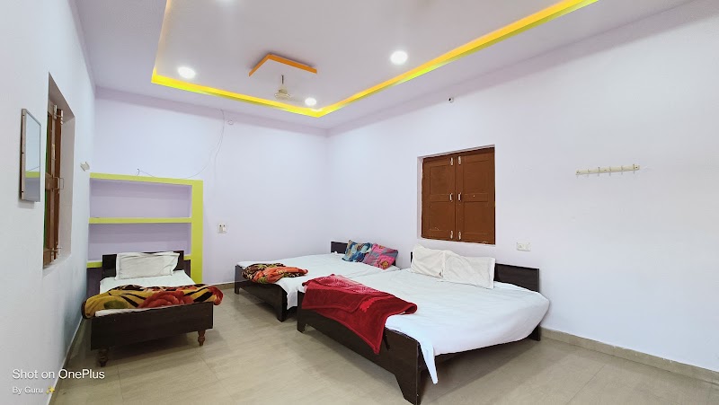Tripathi Lodge - Tripathi Lodge, Near Ramghat 100 meter, &, kamadgiri parvat 1 km, Kamtanath mandir, 200 meter Busstand, Ram Ghat Rd, Kashavgarh, Chitrakoot, Madhya Pradesh 485334, India