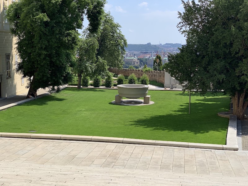 Paradise Garden - Paradise Garden, Zámecké schody, 118 00 Praha 1-Malá Strana, Czechia