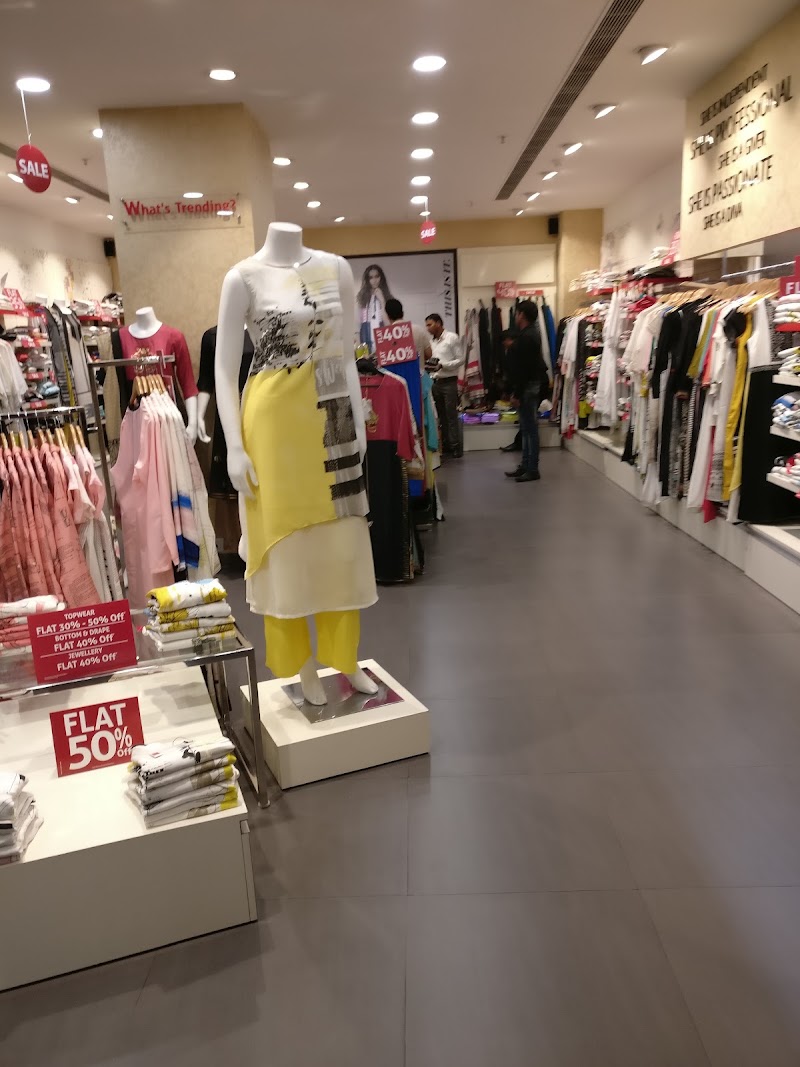 Lakshita - Lakshita Ground Floor 41a MGF, MGF Metropolitan Mall, Mehrauli-Gurgaon Rd, DLF Phase 2, Sector 25, Gurugram, Haryana 122009, India