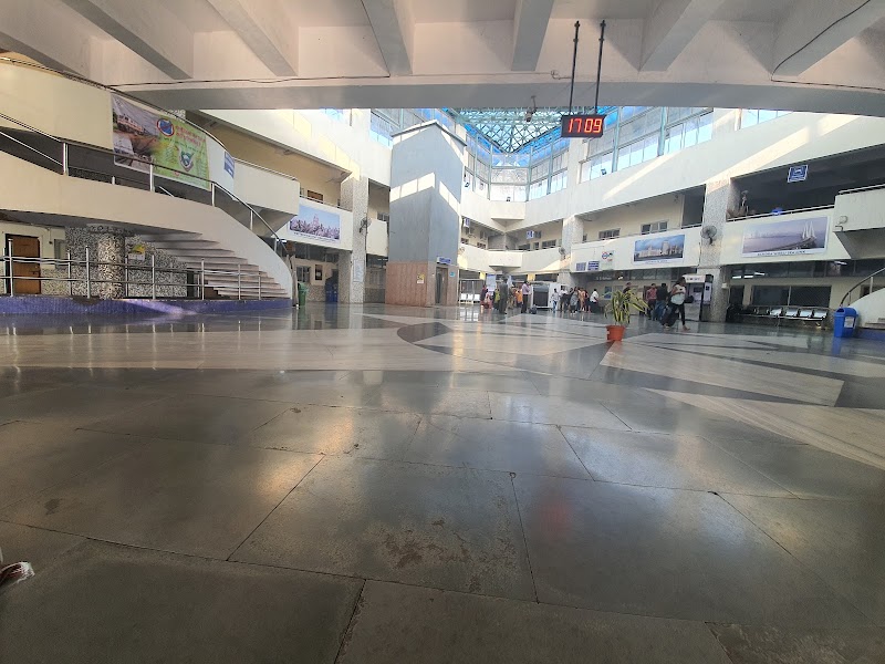 Bandra Terminus - Bandra Terminus, Naupada, Bandra East, Mumbai, Maharashtra 400051, India