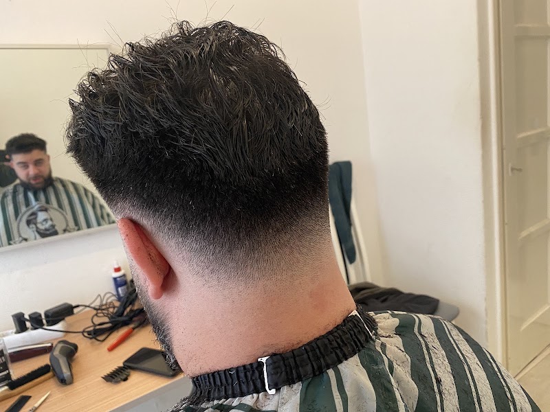 Kapsalon Mondial ✂ - Kapsalon Mondial ✂, Goudse Rijweg 13B, 3061 DA Rotterdam, Netherlands