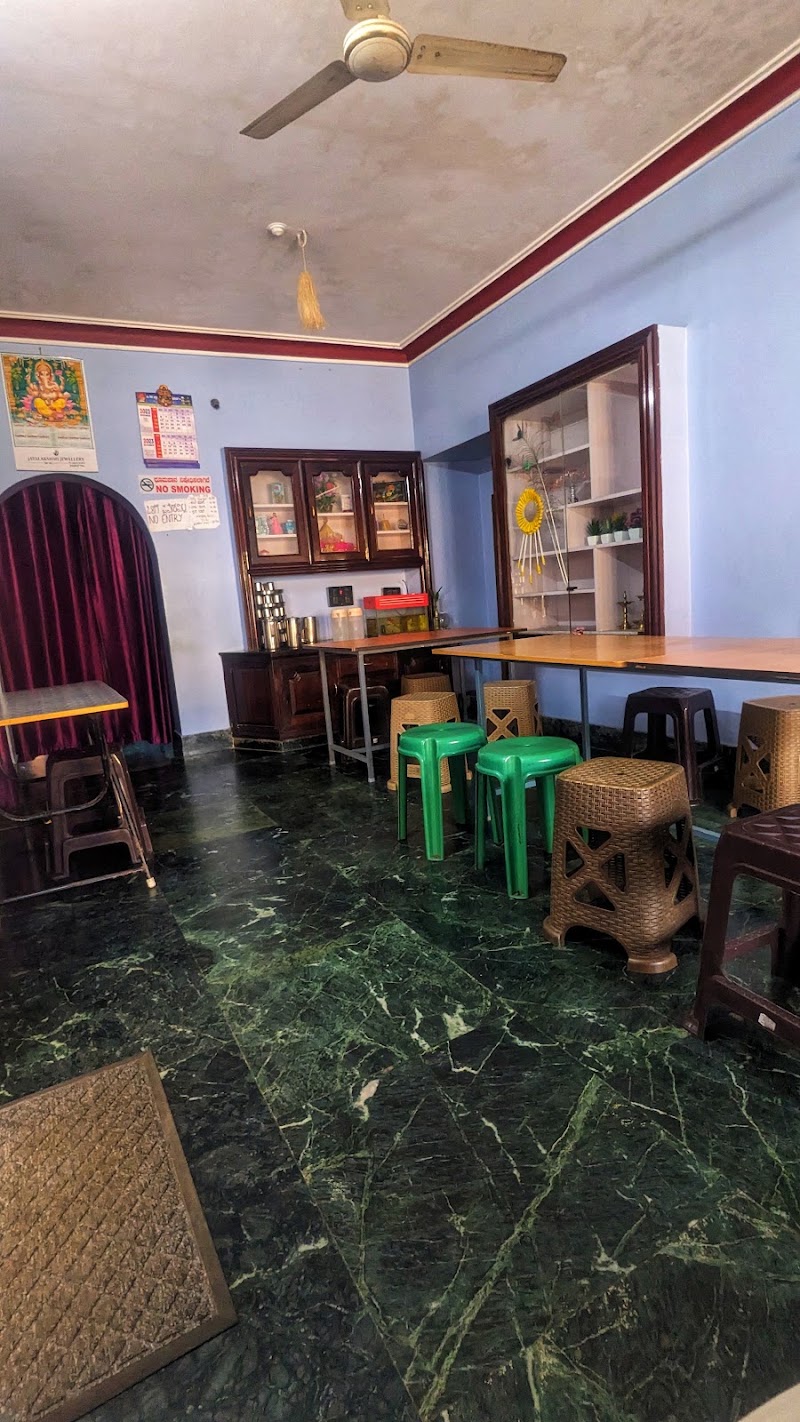 Srinidhi mess (pure veg) - Srinidhi mess (pure veg), 4WWV+G36, B Shettigeri Ponamppet Rd, Bizarre Nagara, Halligattu, Karnataka 571216, India