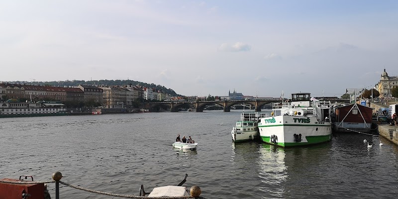 Náplavka Riverbank - Náplavka Riverbank, Rašínovo nábř. 44/2, Vyšehrad, 128 00 Praha-Praha 2, Czechia