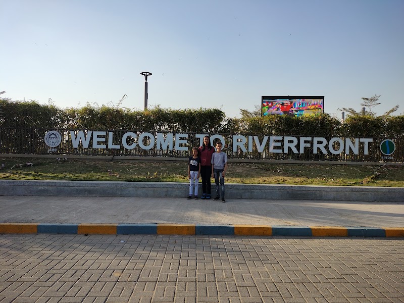 Sabarmati Riverfront - Sabarmati Riverfront, 3H7R+2JF, Sabarmati Riverfront Walkway E, Dharm Nagar II, Keshav Nagar, Ahmedabad, Gujarat 380004, India