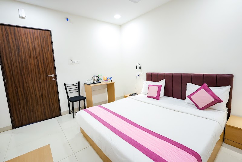 Hotel Konark Nest - Hotel Konark Nest 786, Scheme No 78 - II, Sector B, Vijay Nagar, Part II, Scheme 78, Vijay Nagar, Indore, Madhya Pradesh 452010, India
