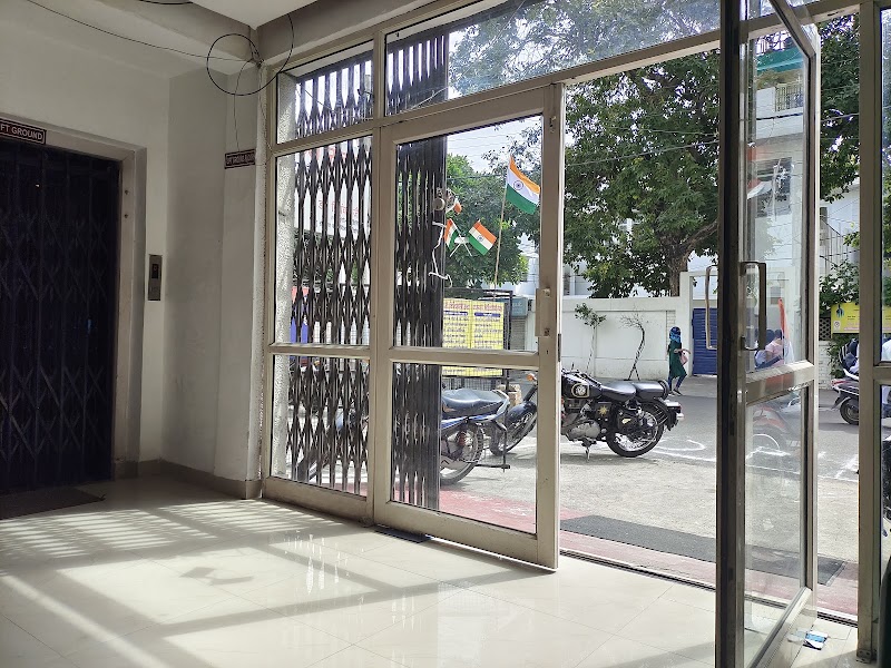 Meera jain hospital - Meera jain hospital, XPW8+69F, Rajlok Colony, Lalkurti Bazaar, Meerut Cantt, Meerut, Uttar Pradesh 250001, India