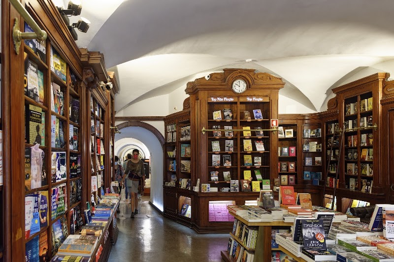 Livraria Bertrand - Chiado - Livraria Bertrand - Chiado, R. Garrett 73 75, 1200-203 Lisboa, Portugal
