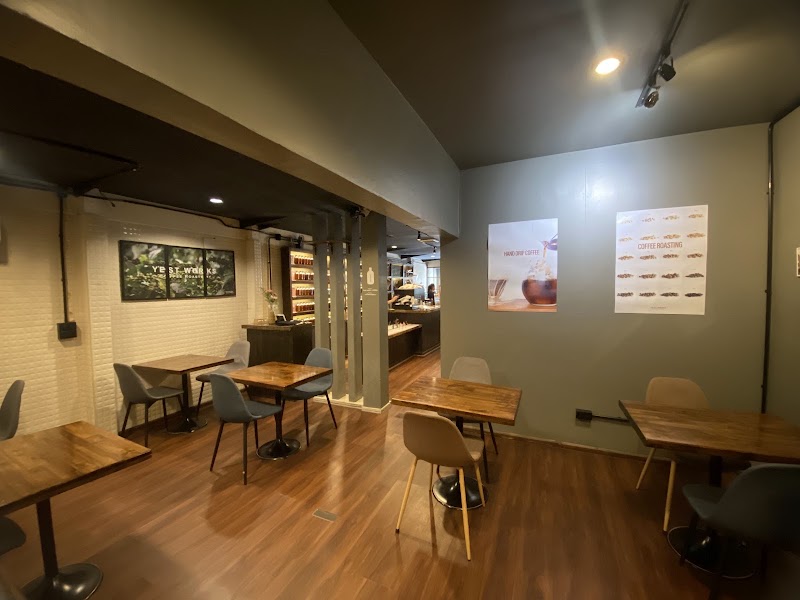 Y'EST WORKS Coffee Roastery - Y'EST WORKS Coffee Roastery 41, 1 Soi Sukhumvit 23, Khwaeng Khlong Toei Nuea, Watthana, Krung Thep Maha Nakhon 10110, Thailand