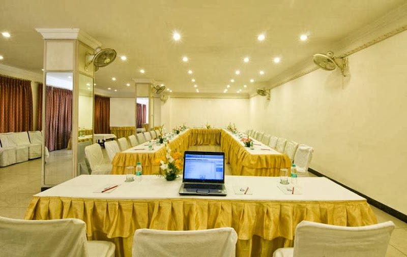 Grand Hotel - Grand Hotel, 137, Mall Rd, Agra Cantt, Idgah Colony, Agra, Uttar Pradesh 282001, India