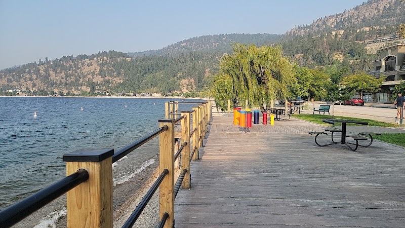 Splash Water Parks Peachland – Wibit Inflatable Park - Splash Water Parks Peachland – Wibit Inflatable Park Beach Ave, Peachland, BC V0H 1X6, Canada
